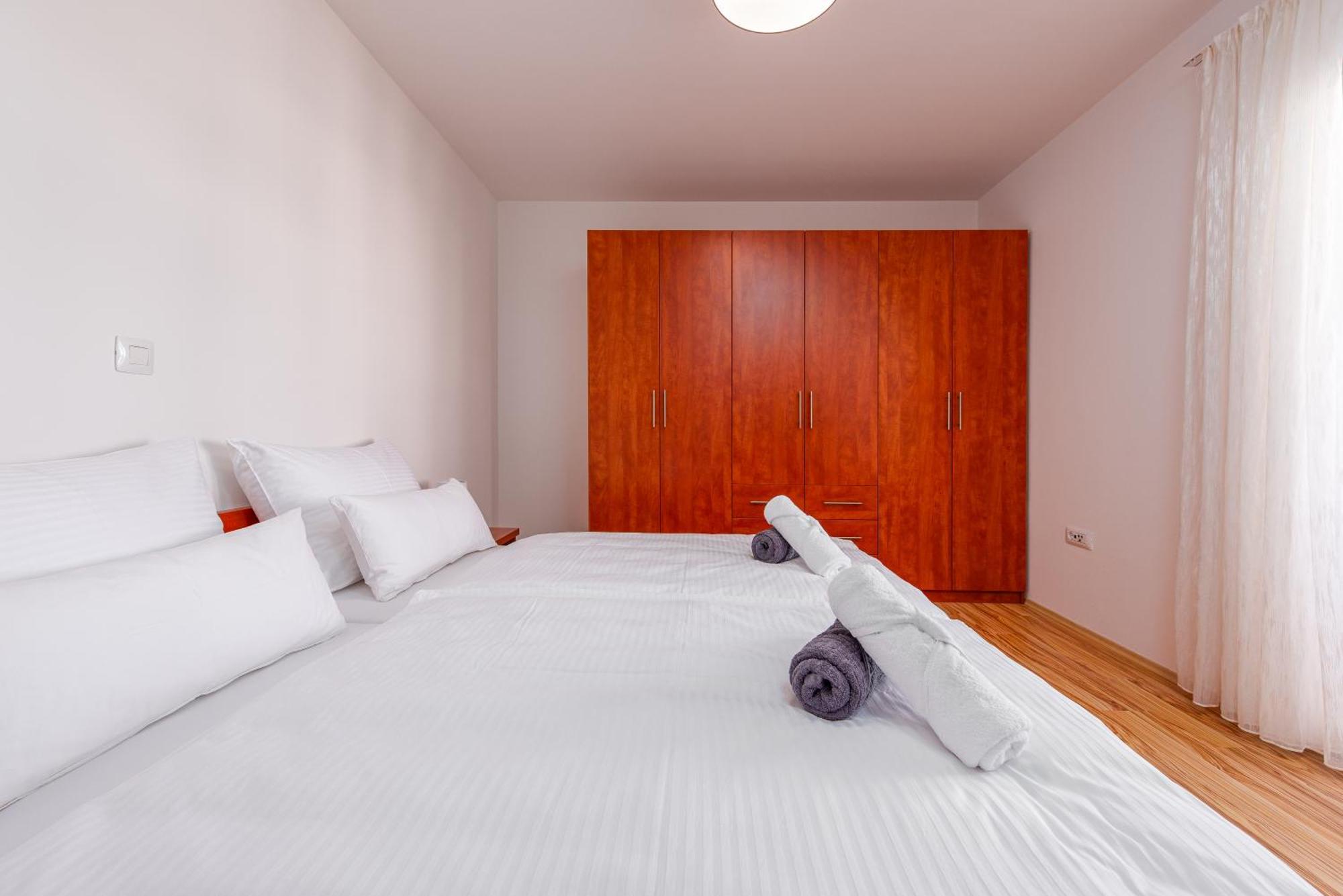 Apartments L&D 比奥格勒·纳·莫鲁 外观 照片